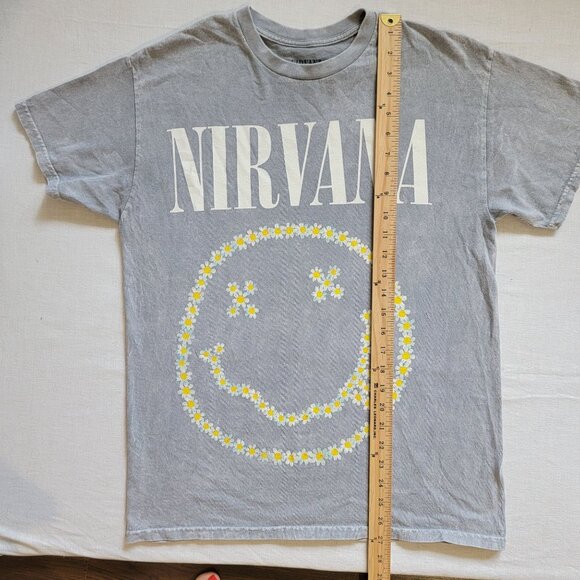 Nirvana Band Tee Womens Small Gray Daisy Smiley Face GAP Rock Grunge Classic - Picture 4 of 5